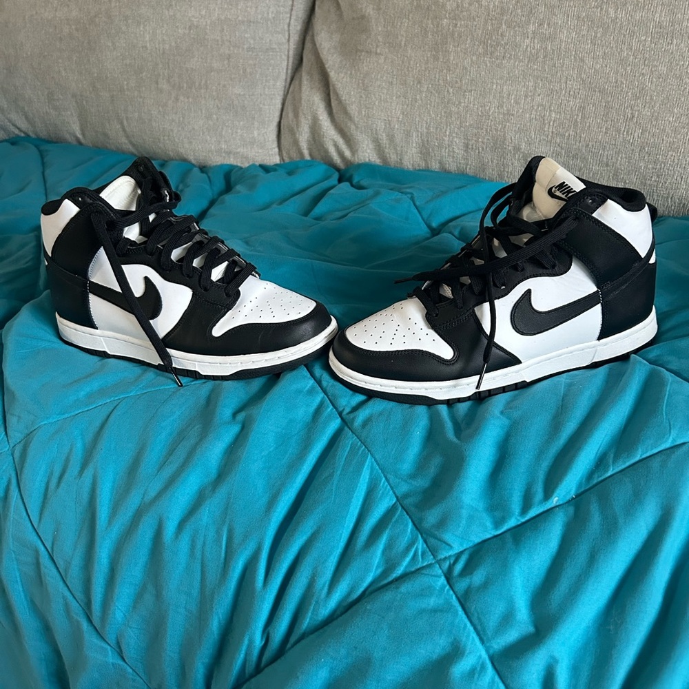 Nike Black and White Mid-Top Dunks sized Men’s 8